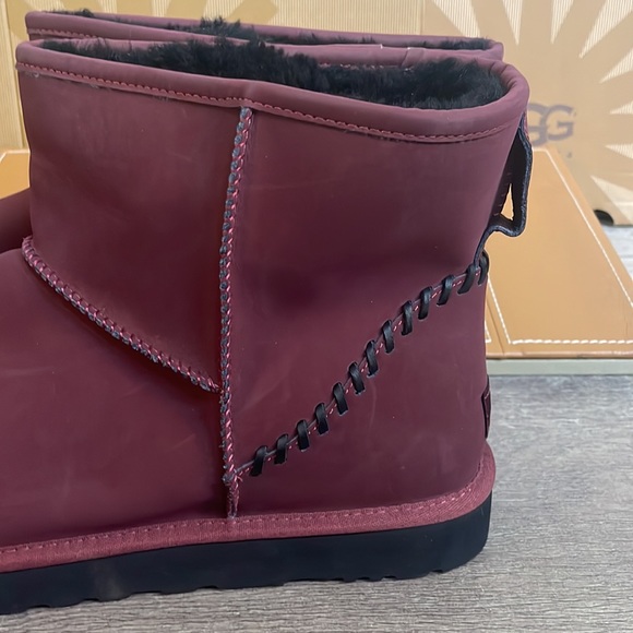 Brand New Men’s UGG Classic Mini Deco Maroon Suede Sheepskin Ankle Winter Boots - Picture 3 of 6